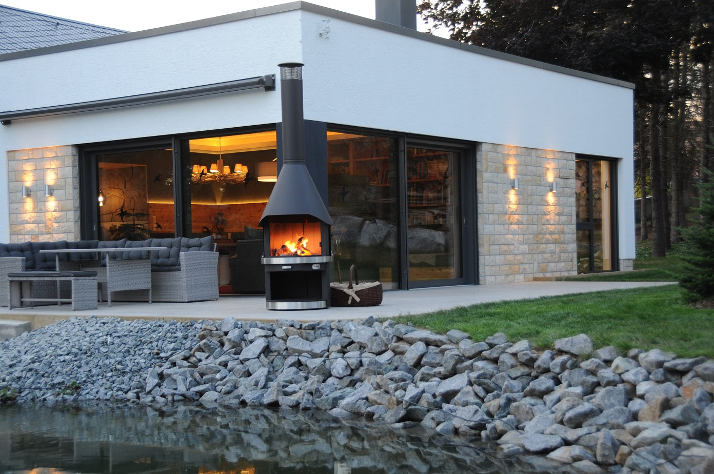 Cheminée de jardin HERMAPRO avec feu et barbecue