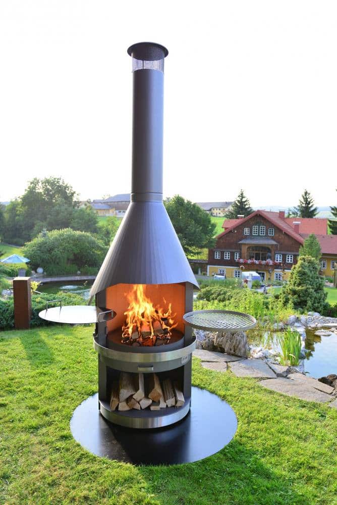 Cheminée de jardin HERMAPRO en inox, vue de la hauteur complète