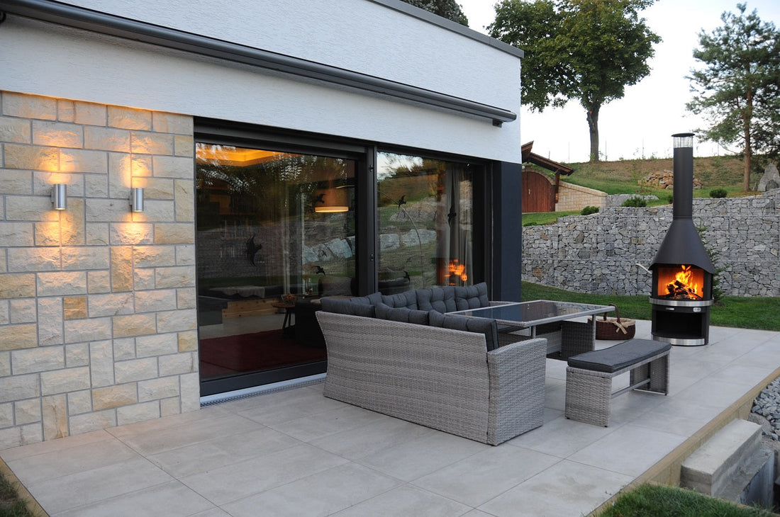 Cheminée de jardin HERMAPRO installée sous abri